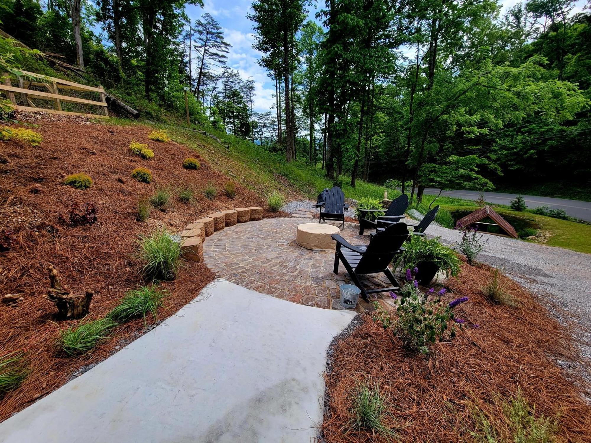 Lil Cabin In The Cove! Mtn Views, Theater, Hot Tub, Games, King Beds, Prime Location! Sevierville Exterior photo