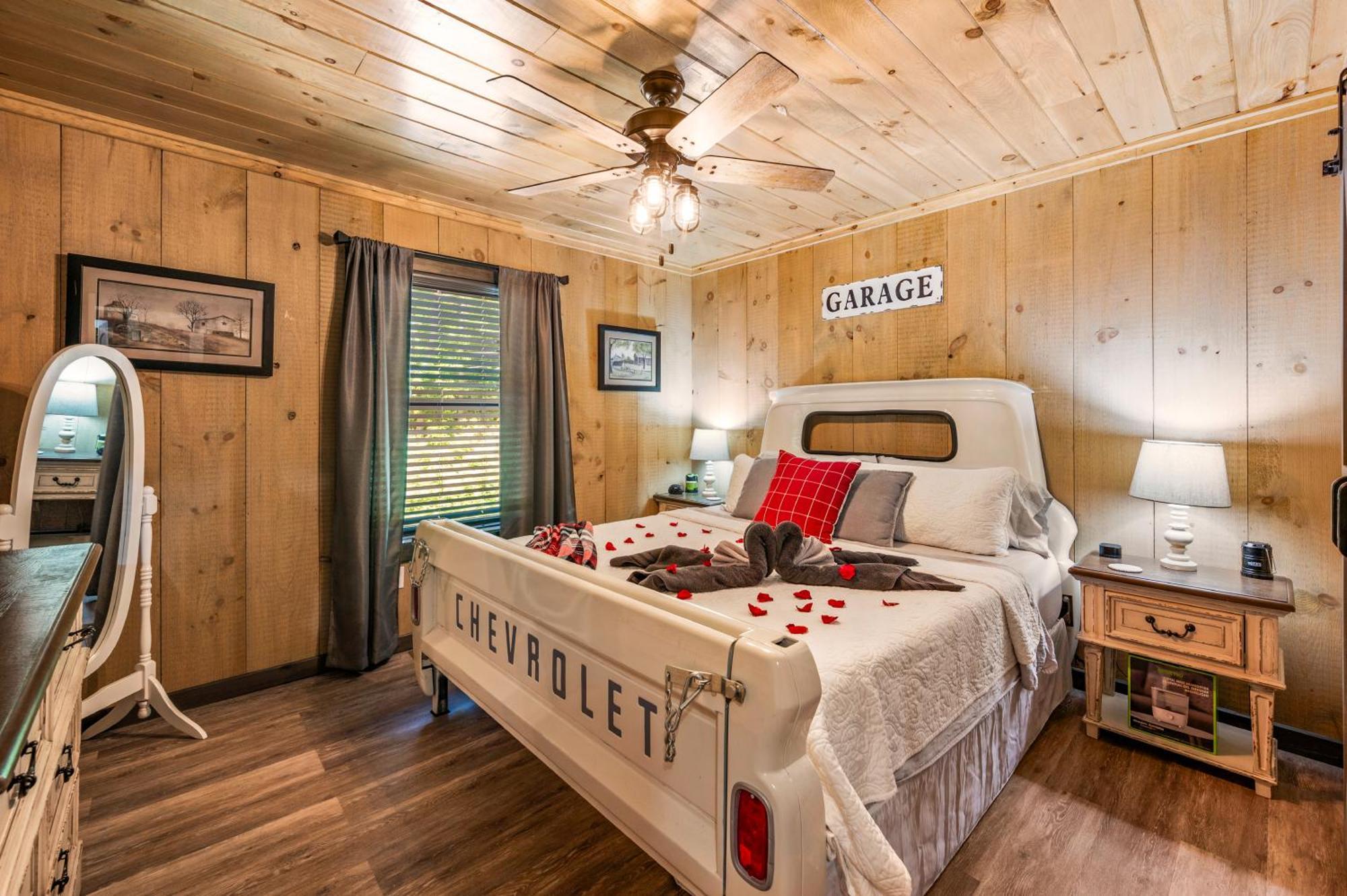 Lil Cabin In The Cove! Mtn Views, Theater, Hot Tub, Games, King Beds, Prime Location! Sevierville Exterior photo