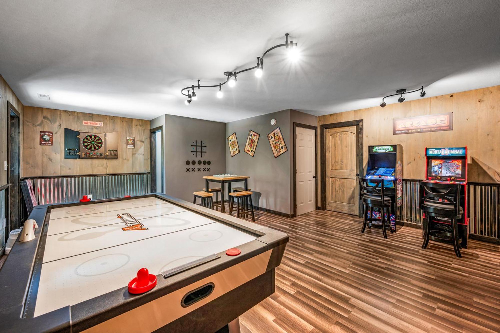 Lil Cabin In The Cove! Mtn Views, Theater, Hot Tub, Games, King Beds, Prime Location! Sevierville Exterior photo