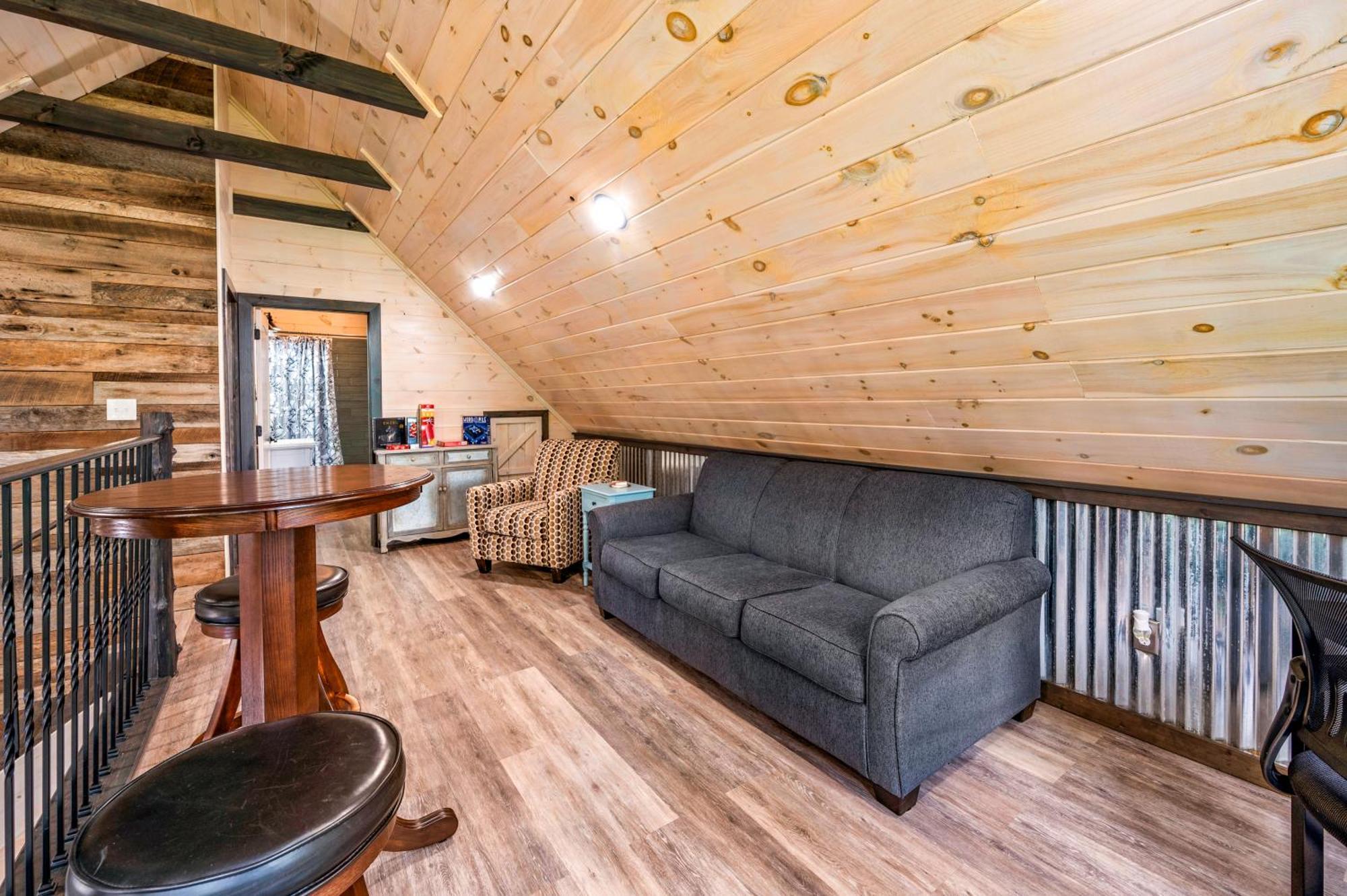 Lil Cabin In The Cove! Mtn Views, Theater, Hot Tub, Games, King Beds, Prime Location! Sevierville Exterior photo