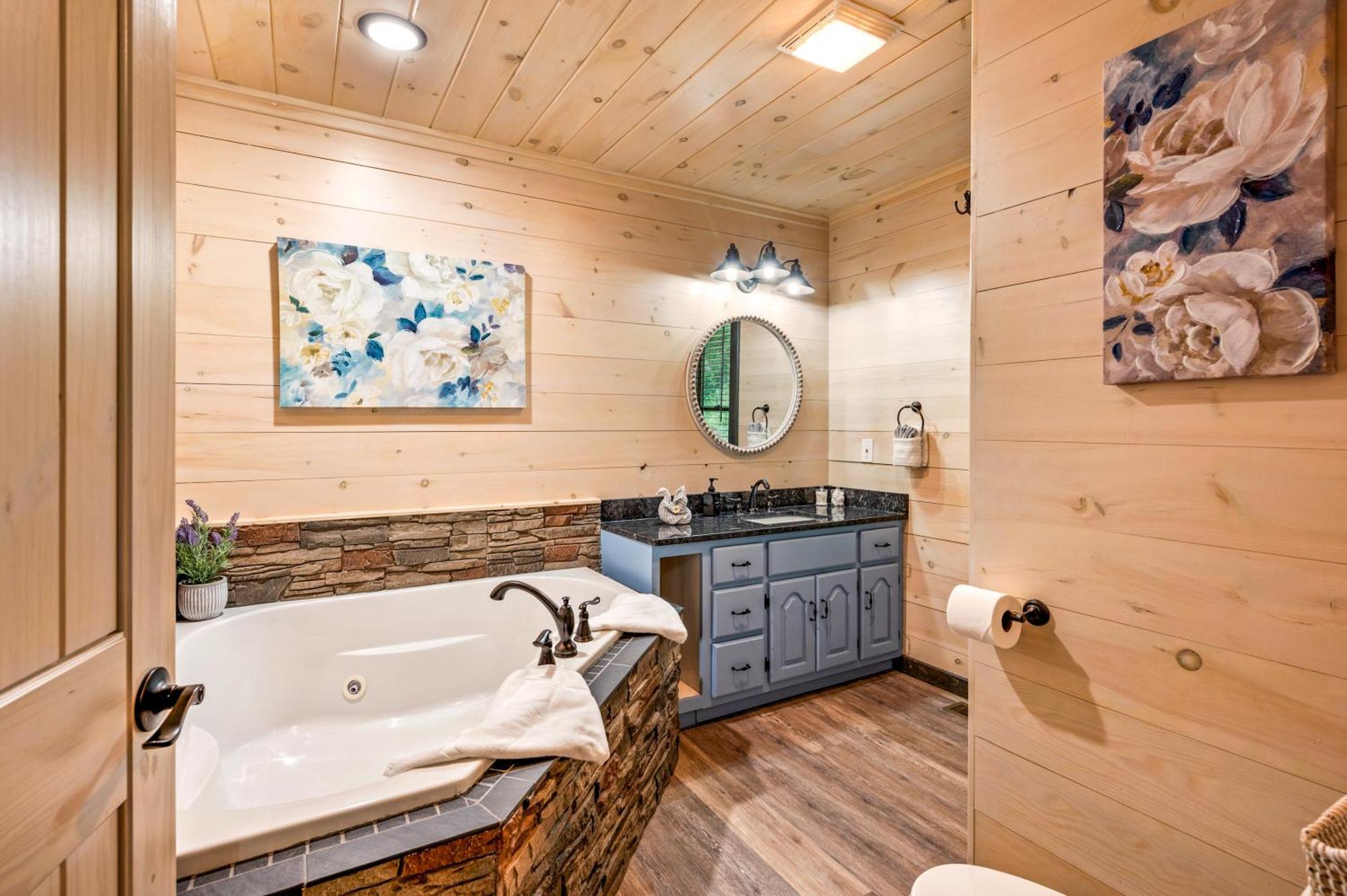 Lil Cabin In The Cove! Mtn Views, Theater, Hot Tub, Games, King Beds, Prime Location! Sevierville Exterior photo