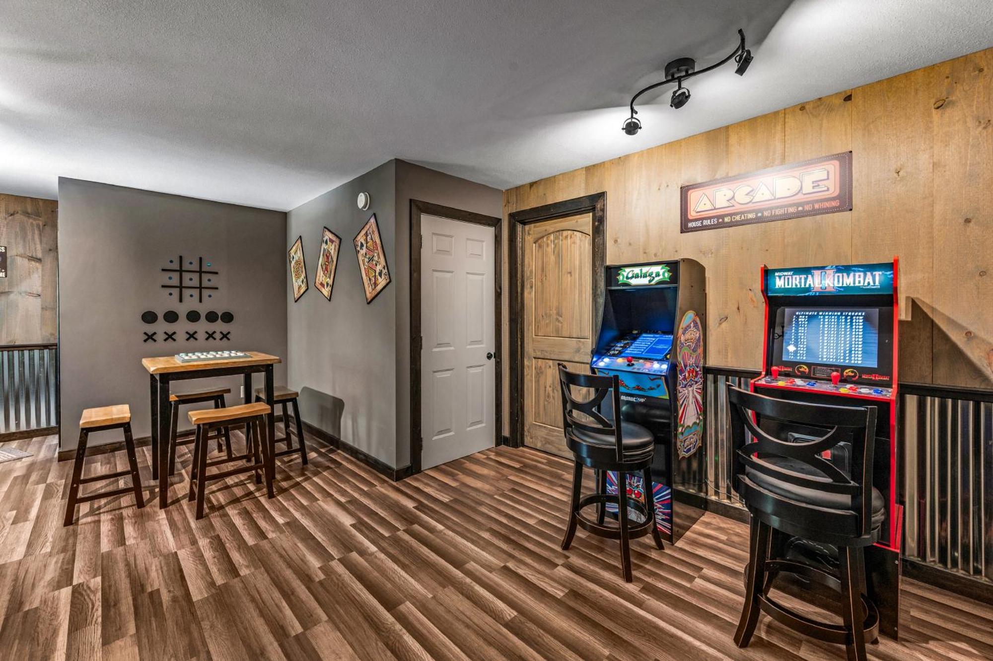 Lil Cabin In The Cove! Mtn Views, Theater, Hot Tub, Games, King Beds, Prime Location! Sevierville Exterior photo