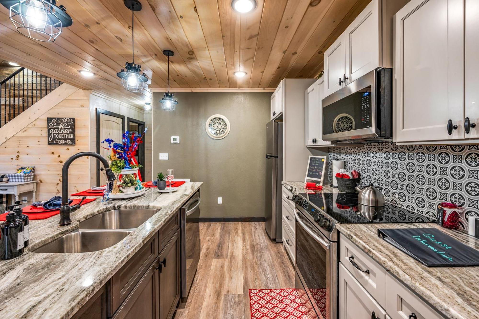 Lil Cabin In The Cove! Mtn Views, Theater, Hot Tub, Games, King Beds, Prime Location! Sevierville Exterior photo