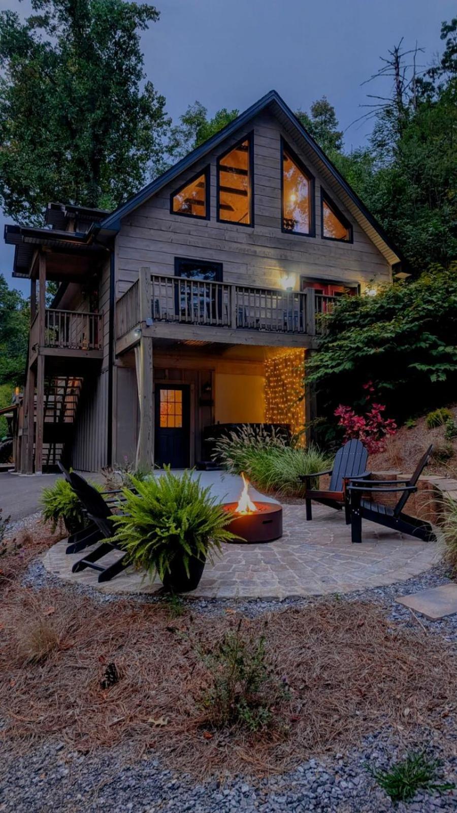 Lil Cabin In The Cove! Mtn Views, Theater, Hot Tub, Games, King Beds, Prime Location! Sevierville Exterior photo